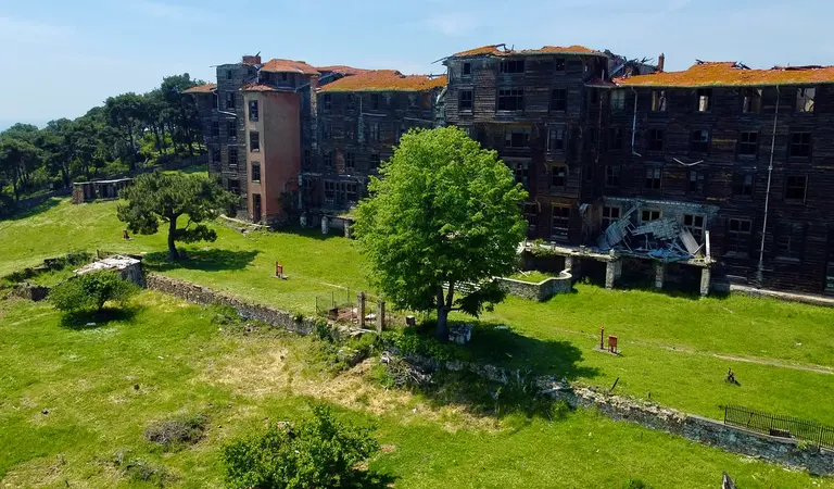 Heybeliada Gezilecek Yerler